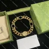 Set di gioielli con bracciale a lettera intrecciata di design con collane in oro di lusso con scatola