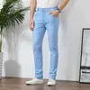 Mäns jeans sommar tunna herrvarumärke klädföretag avslappnad högkvalitativ bomullssträng smal denim jeans ljusblå 8028 210318 l230726