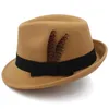 Bérets Hommes Femmes Laine Fedora Chapeaux Trilby Caps Jazz Sunhat Feather Band Party Street Style Outdoor Voyage Hiver Taille US 7 1/4 UK L