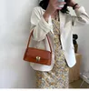 NY HOT 2023 BUTTERFLY CHAIN ​​BAG KOREAN Fashion Lingge One Shoulder Crossbody Bag liten fyrkantig väska Koreansk kreativ stenmönster axelväska