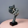 Dekorativa föremål Figurer Northeuins harts retro Abstrakt Parstaty Kissing Lover Mask för Interior A Love Figures Sculpture Home Decoration 230725