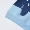 Bluzy bluzy Tuonxye Winter Boys Długie rękaw aksamitne urocze kreskówka haft rekinowy miękki bawełniany dziecięcy ubrania pullover 230807
