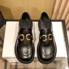Loafers elbise ayakkabıları tasarımcı kadın loafer moccasins hantal bebekler triomphe tıknaz platform cilalı deri kayma siyah margaret rahat çalışma ayakkabısı moafers