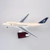 Flugzeugmodell im Maßstab 1:150, 47 cm großes Flugzeug B747-400, Flugzeug Saudi Airlines Arabian Model W, Licht und Räder, Druckguss-Kunststoffflugzeug 230725