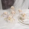 Confezione regalo Scatola di caramelle trasparente trasparente con nastro di fiori artificiali Souvenir di nozze per gli ospiti Scatola di cioccolatini confetti opachi per battesimo 230725
