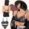 Set di reggiseni Set intimo donna sexy vuoto Set di ricami in pizzo Reggiseno a V profondo Reggiseno push-up con fasciatura classica Lingerie femminile nera romantica