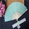 Party Favor 50pcs Gift Wedding Favors Anpassad utskrift Handfläkt Bambu Ben Silkfans med laserskuren Box-kort