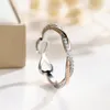 Fedi nuziali Luxury Female White Crystal Stone Ring Charm Argento Colore Infinity Per le donne Sposa Zircone Fidanzamento