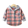 Jackets hoodies barnskjortor Klädpojkar Hooded Shirts Girls 'Baby Långärmad rutig Bottenrockar Spring Autumn 230821