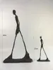 装飾的なオブジェクト図形の手作りのクラフトブラスキャラクター彫像ウォーキングマン人ローンウォーカー彫刻ホームデコレーションオフィス装飾230725