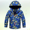 春と秋の新しいコートボーイカモフラージチルドレンズ衣類子供用コート防水防風ジャケット