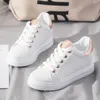 2023 printemps nouvelle taille haute petites chaussures blanches femmes coréenne semelle épaisse décontracté étudiant chaussures polyvalent H002