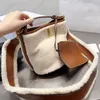 Sacs seau moyens Triomphe Toile Rayée Textile Petit Seau Cuir Textile Naturel Tan Crossbody Sac à Bandoulière Décoratif Métallique