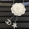 Collana CC di cristallo scintillante di lusso Collana di perle naturali alla moda per le donne Collana classica di design di marca Regalo di gioielli da sposa