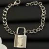 Tung kedjehalsband armband alfabet gravering rostfritt stjäla lås hänge 925 silver vinatge smycken kvinnor chic charm huvudbonad