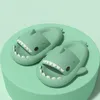 Men Women Shark Slippers Zomerstrandglaasjes volwassen kinderen cartoon glijbaan roze blauw groen comfortabel zachte binnenplatform sandalen gratis verzending