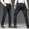 Jeans masculino de algodão Calça jeans marca roupas clássicas macacões calças retas para homens preto tamanho grande tamanho grande 35 40 42 44 220408 L230726