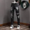 Mężczyźni Kowbojki Us Euro Accent Zamieszkane dżinsy Skater Fit RIP Denim293U