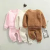 Conjuntos de roupas Conjuntos de roupas 3 cores nascidos bebês meninas meninos roupas de inverno pele de pelúcia sólido manga longa pulôver tops calças 0-24M Z230726