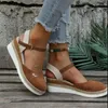 Sandálias de designer comemore verão gladiador sapatos capa toe clássico mulheres 2024 med saltos cunha sandália plus size 43 1995