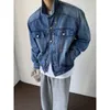 Mäns jackor 2023 Autumn Korean Style Unique Metal Decoration Denim Men Casual Loose Double Pockets Coat M-XXL