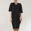 Sanzhai veckad bat ärm kvinnors höst 2023 bästsäljare smal passform och mångsidig botten kjol mitten av längden klänning