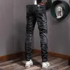 Mężczyźni Kowbojki Us Euro Accent Zamieszkane dżinsy Skater Fit RIP Denim293U