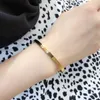 Bracciali a catena placcati in oro 18 carati di design classico Catene a maglie a bracciale in acciaio inossidabile Bracciale con lettera di marca Amanti Regalo di gioielli da sposa di Natale