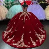 Mörkröd sammet quinceanera klänningar guldapplikationer med fjäril söt 15 prom klänning av axel bollklänning junior flickor födelsedagsfest klänning