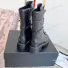 Nouveau 2023 Célèbre Designer Femmes Vachette Chunky Talons À Lacets Orteils Ronds Classique Noir Métal Lettres Chevalier Western Neige Boot Mode