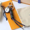 مصمم سلسلة مفاتيح الفاخرة سحر Women Classic Car Keychain Alphabet Keyring Men Handmade Roped Rope Keychain Gift 2307265BF