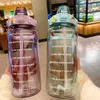 Vasos Botella de agua de 2 litros con tapa y popote Recordatorio de escala de tiempo para deportes al aire libre Botellas lindas Artículos para niñas 230725
