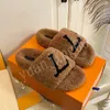 Pantofole Sandali Sherpa di lusso Scarpe firmate alfabeto Peluche Sandali piatti autunno inverno Tinta unita Pantofole soffici sfocate Casual da donna