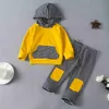 衣類セット衣類セット生まれの幼児の男の子の女の子の女の子パッチストライプフード付きスウェットシャツパンツ衣装