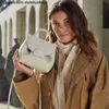 Famosos bolsos de diseñador Bolso de mujer Bolso de lujo Bolso de moda Bolso de color sólido Bolso de cuero suave de alta calidad Bolso pequeño cuadrado Mini bolso de mano Bolso bandolera con estilo