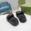 Lyxvarumärke Den senaste plattformens tofflor glider hetaste klackar kvinnor skor designer sandaler häl höjden sandal platt toffel sko grossist