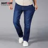 Jeans da uomo Jeans di marca Uomo Pantaloni di jeans elasticizzati larghi dritti di alta qualità Pantaloni da uomo Jeans da uomo d'affari blu Taglia grande 40 42 44 L230724