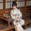Ubrania etniczne damskie japońskie tranditional kimono zielone kwiatowe nadruki letnie jukata scena