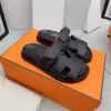 designer chypre sandal för kvinnor sandaler kalvskinn läder svart vit strand platt dam flip flops berömda män glider sommar tofflor lyx Sandale 97ne#