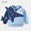 Hoodies Sweatshirts TUONXYE Winter Jongens Lange Mouw Fluwelen Leuke Cartoon Haai Borduurwerk Zachte Katoenen Baby Kinderen Trui Kleding 230725