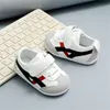 Wiosenna jesień Baby First Walkers buty miękki dno maluch buty dla dzieci w paski swobodne trampki bez poślizgu buty do biegania