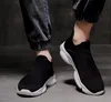 Sapatos casuais para homens e mulheres no verão, leves e respiráveis, meias de tecido voador, tênis