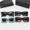 Designer Sunglass Lunettes de soleil de luxe pour femmes Hommes Verre de soleil Full Frame Classic Letters Goggle Adumbral 4 Color Option Lunettes de vue