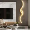 Lampa ścienna nowoczesna aluminiowa aluminiowa loda do sypialni salon czarny złoto dekoracyjne oświetlenie tło światło