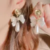 Pendientes de perlas de estilo francés Xiaoxiangfeng para mujeres en Corea del Sur pendientes de temperamento de moda joyería suave y de gama alta al por mayor