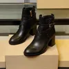 Luxusmarke Damen Ritter Stiefeletten Lässiges Rindsleder Hight Heel 7CM Reißverschluss Schuhe Größe 35-42