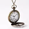 Relógios de bolso Moda Engrenagem dourada Relógio de bronze Antigo oco algarismos gregos Colar de presente de luxo Pingente de corrente