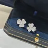 أقراط فاخرة سحر فافول مصمم العلامة التجارية أعلى جودة S925 Sterling Silver Full Crystal Four Leaf Clover Stud أقراط للنساء مع هدية الحفلات مربع