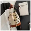 Зимняя новая мода на плечо кросс -кузнеца женская сумка модная цветовая сплайсинг линия шнурки шнурки сумки 0818