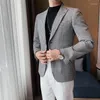 Abiti da uomo 2023 Blazer scozzese slim stile britannico Uomo Due fibbie Cappotto da uomo Giacche da ufficio da uomo Casual Abito da sposo alla moda